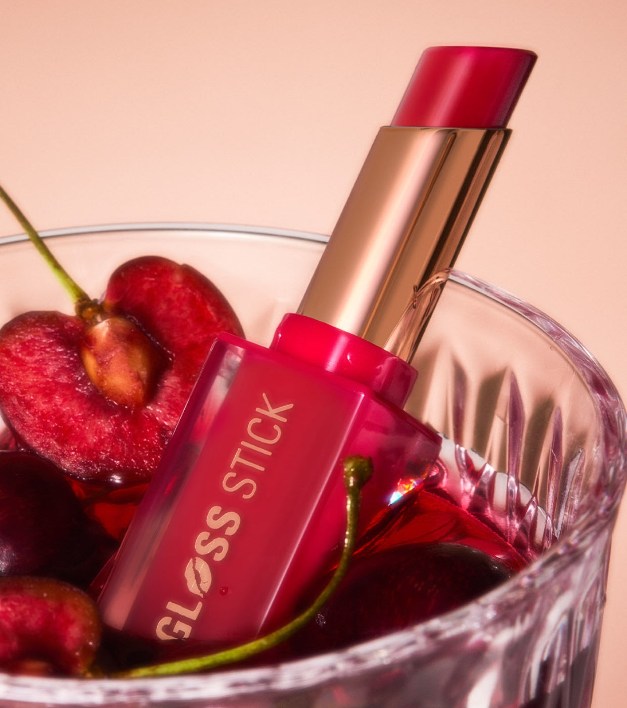 Makeup Revolution - Batom Pout Lip Gloss Stick - Sour Berry
