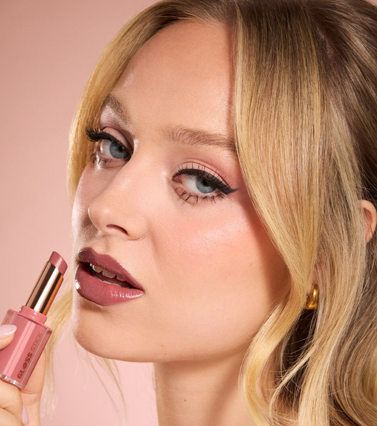Makeup Revolution - Batom Pout Lip Gloss Stick - Creme Brulee Mauve