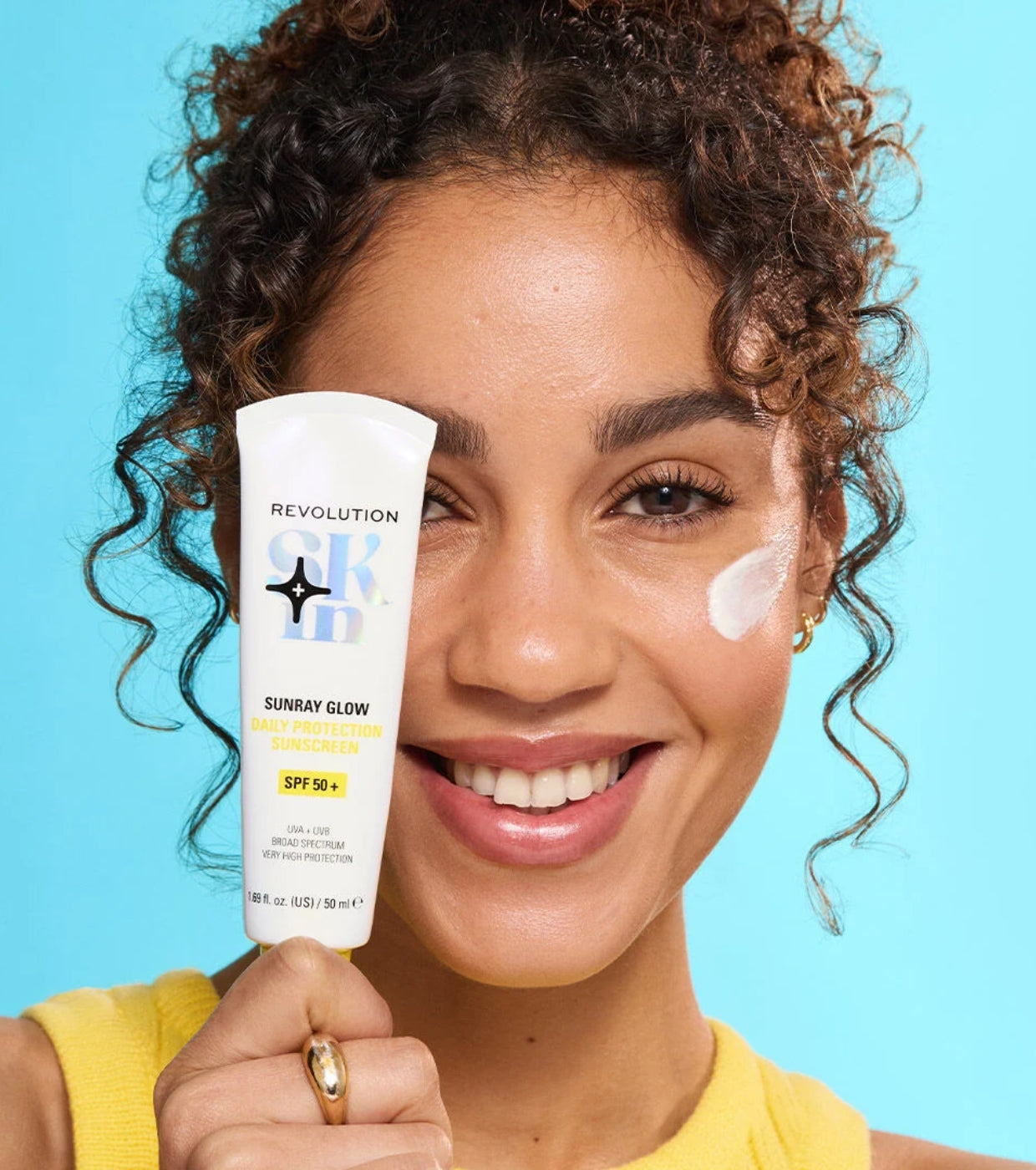 Revolution Skin - Protetor solar Sunray Glow Daily Blur SPF50