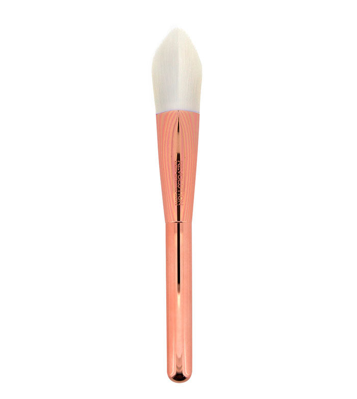 Makeup Revolution - Ultra Metals Contour Foundation Brush - F302