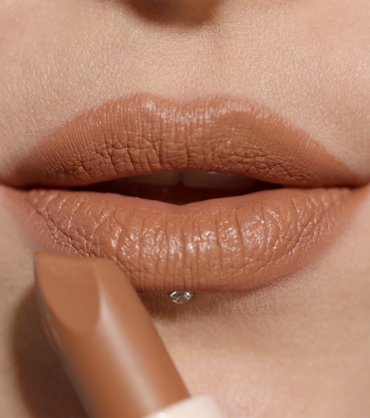 Revolution - Batom Satin Lip Allure - Divine Brown