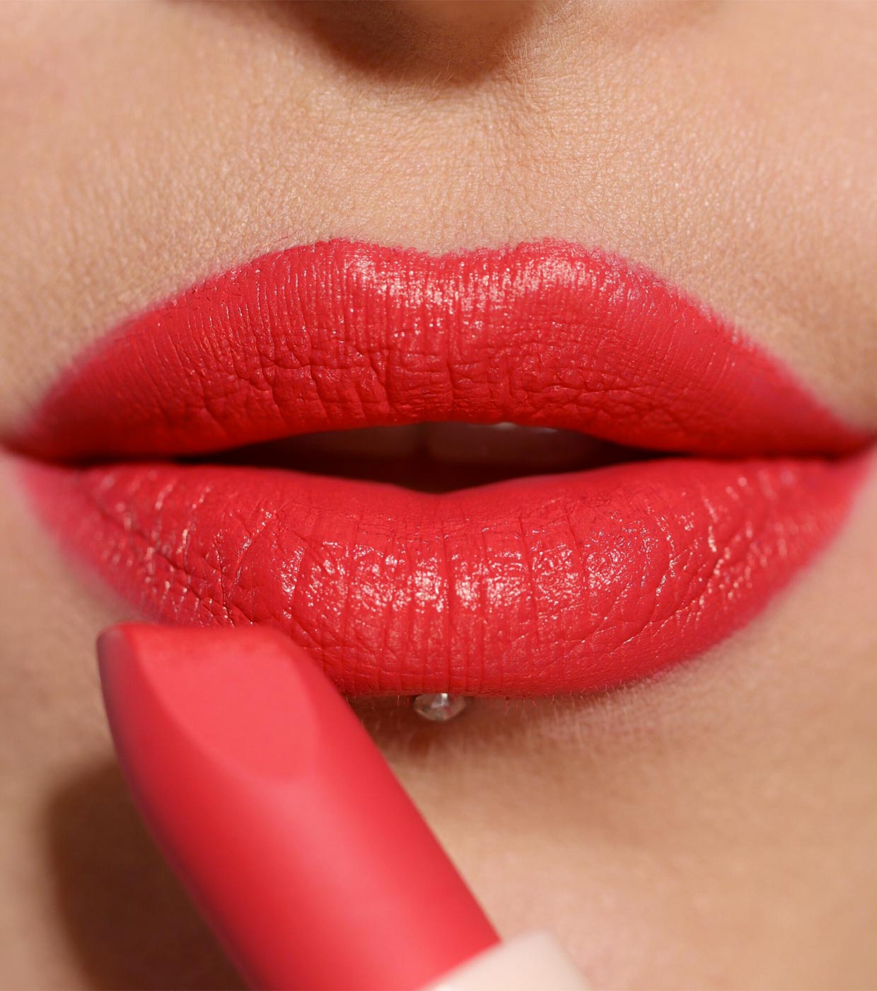 Revolution - Batom Satin Lip Allure - Vibe Red