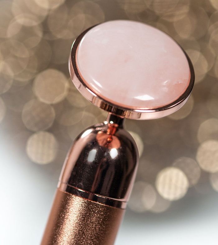 Revolution Skincare - Rolo facial vibratório de quartzo rosa