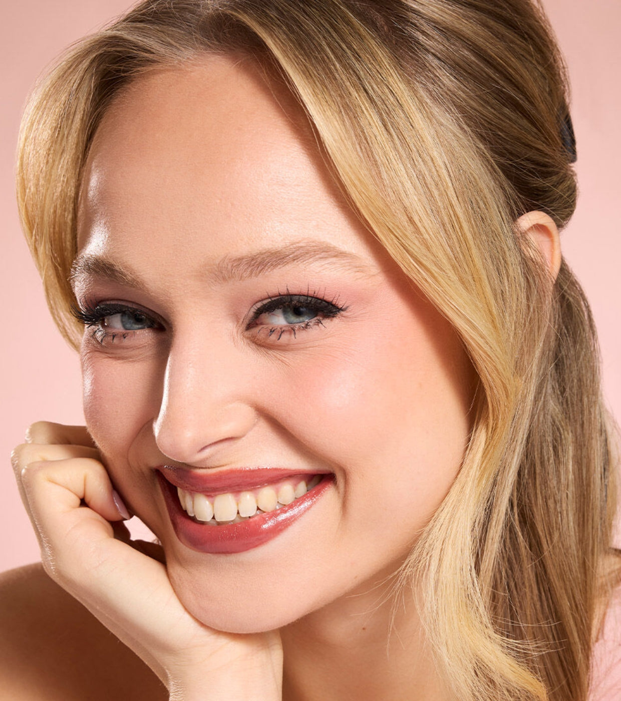 Makeup Revolution - Batom Pout Lip Gloss Stick - Toffee Nude