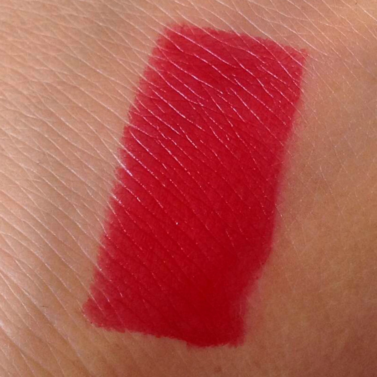 Makeup Revolution - Atomic Collection Amazing Lipstick - Atomic Ruby